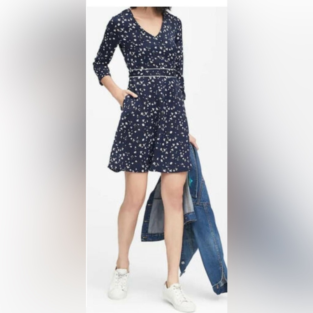 Banana Republic Blue and White Wrap Dress V-Neck 3/4 Sleeve